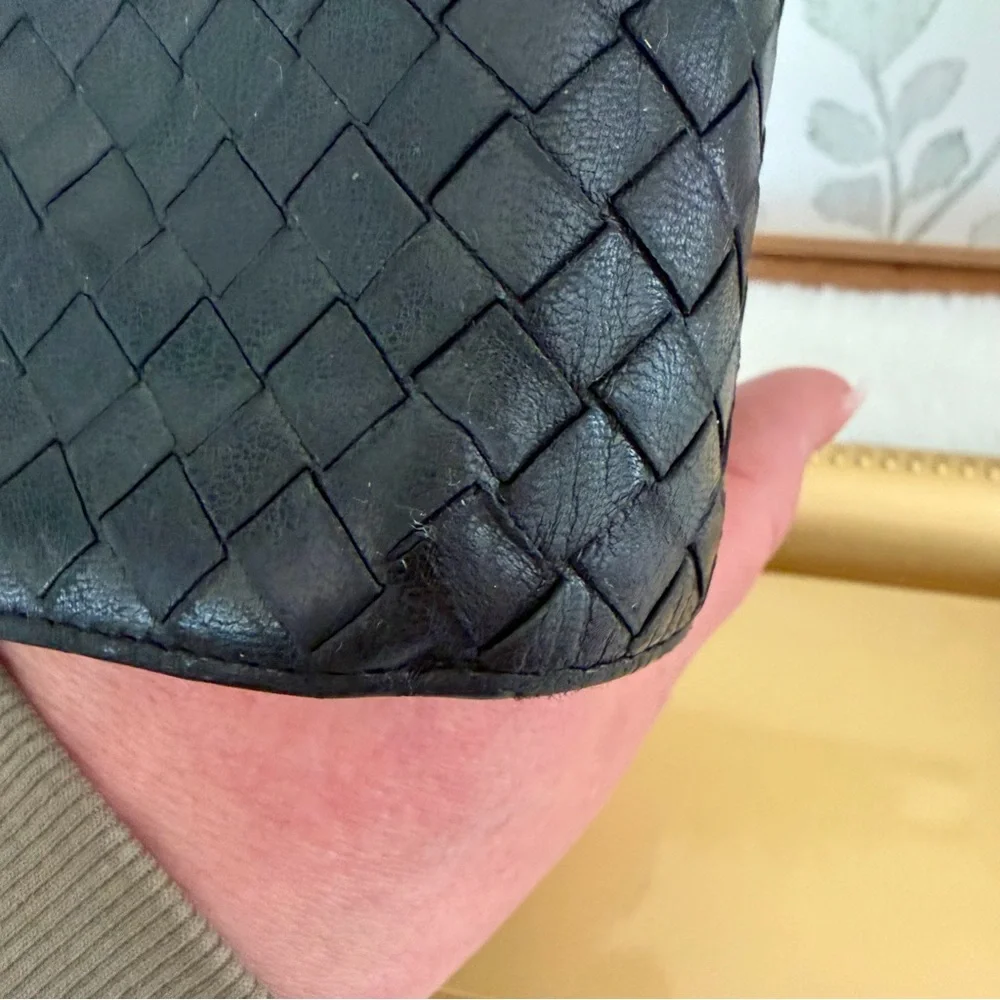 Bottega Veneta Black Intrecciato Leather Wallet - Picture 14 of 16